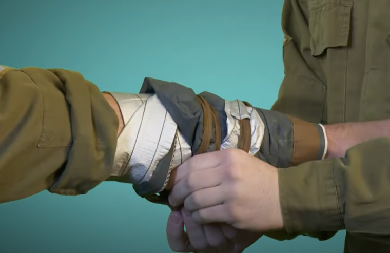 How to used a metallic bandage